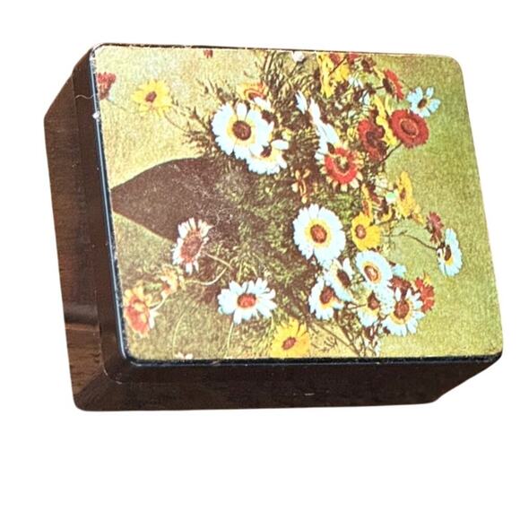 Bouquet of Flowers Box | Vintage Trinket Boxes - Picture 4 of 4